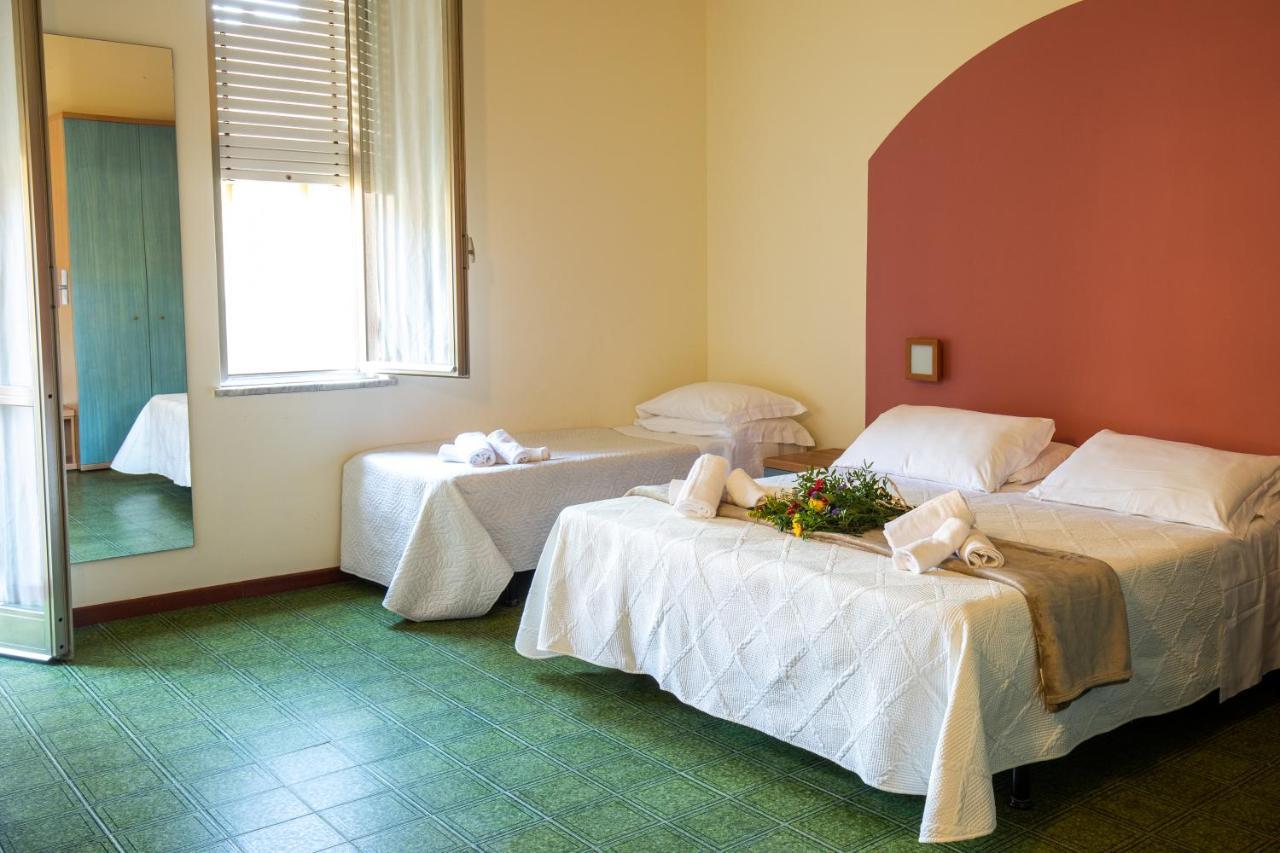 Xxv Aprile Casa Per Ferie Hotel Albenga Exterior photo