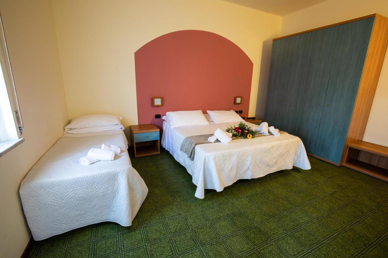 Xxv Aprile Casa Per Ferie Hotel Albenga Exterior photo