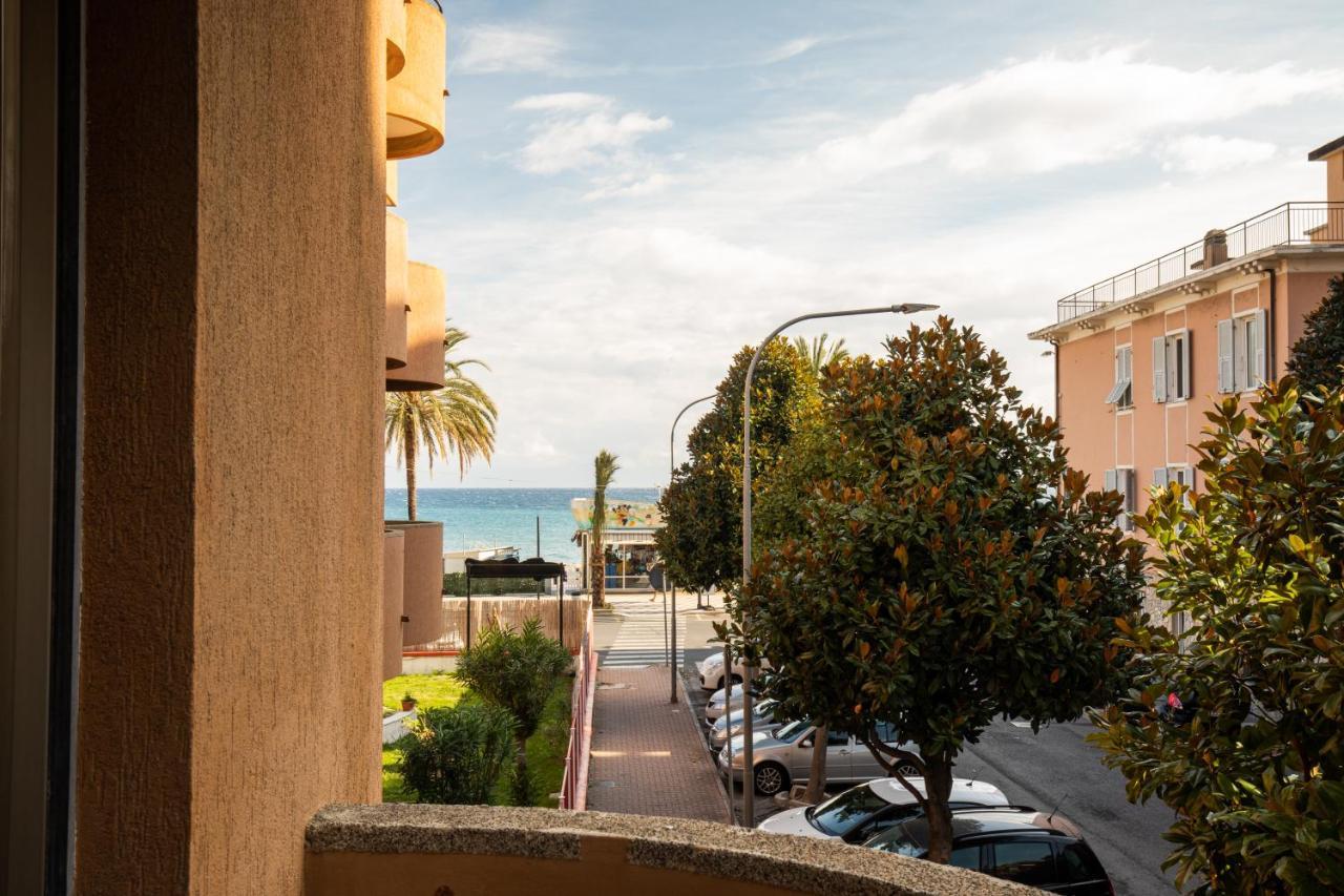 Xxv Aprile Casa Per Ferie Hotel Albenga Exterior photo